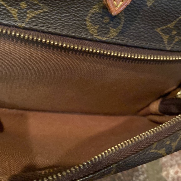 Louis Vuitton Monogram Montsouris MM Backpack - Picture 5 of 15